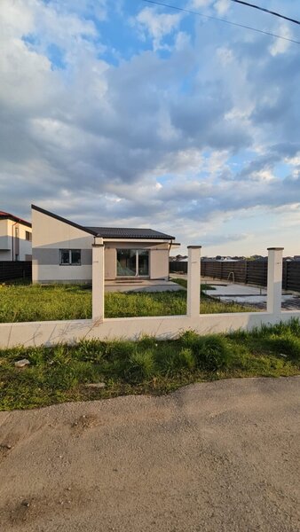 Tunari, casa cocheta pe parter, confort, eficienta si liniste