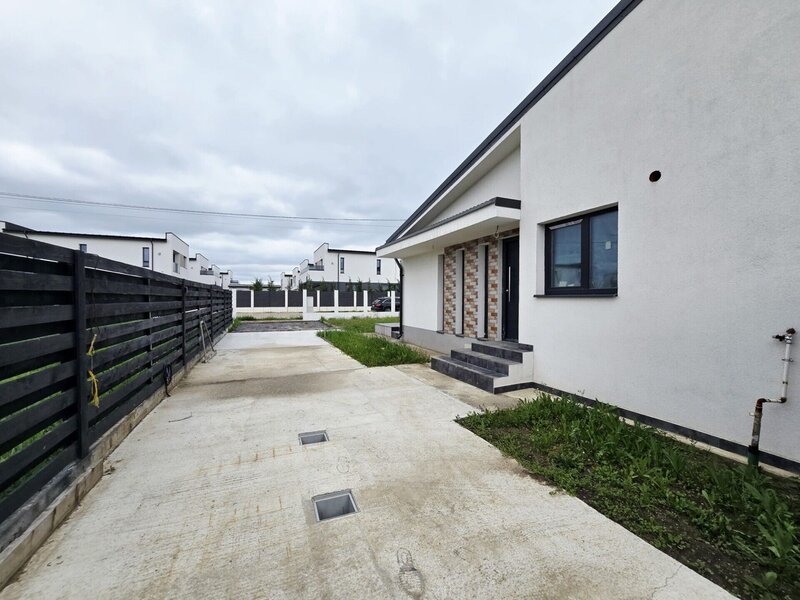 Tunari, casa cocheta pe parter, confort, eficienta si liniste